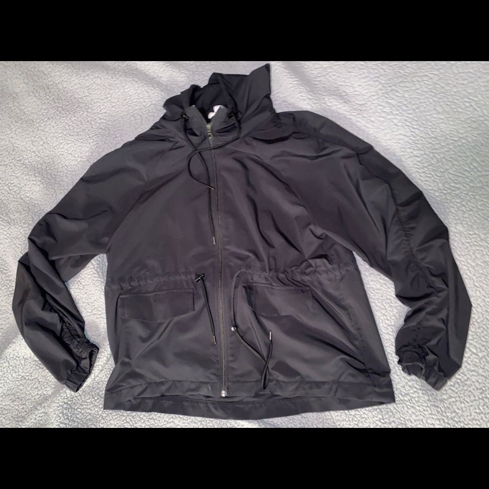 Zella black rain jacket with ruched sleeve, size L